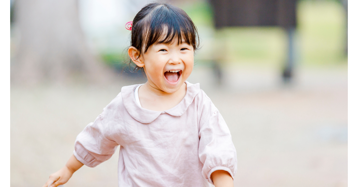 子ども　笑顔　幼児